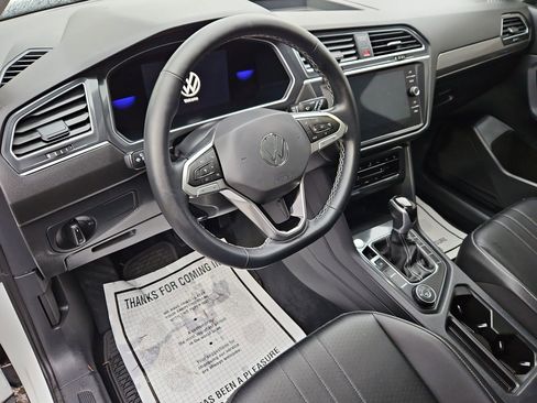 Used 2022 Volkswagen Tiguan SE image 12