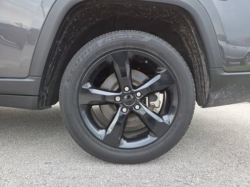 Used 2023 Jeep Grand Cherokee L Laredo RWD image 22