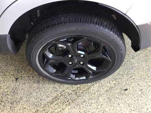 Used 2021 Ford EcoSport SES image 14