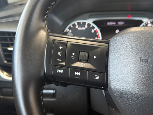 Used 2025 Nissan Rogue SV FWD image 15
