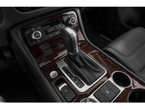 Used 2015 Volkswagen Touareg Lux image 11