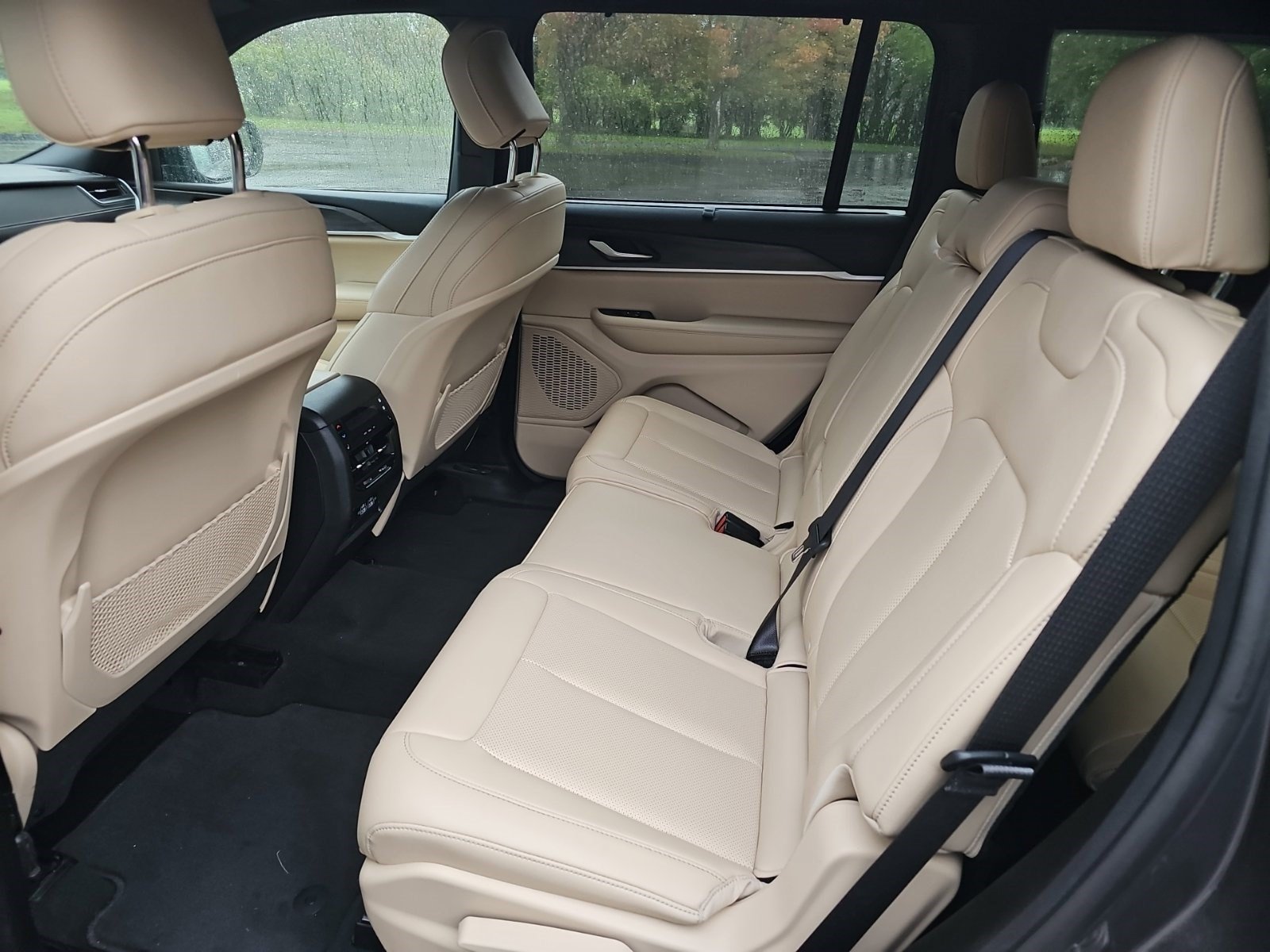 Used 2023 Jeep Grand Cherokee L Limited w/ Luxury Tech Group II AWD/4WD image 17