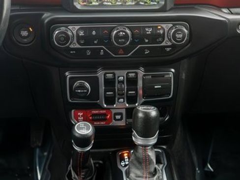 Used 2019 Jeep Wrangler Unlimited Rubicon image 16