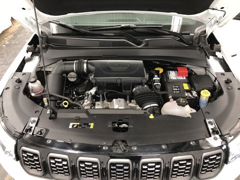 Certified 2024 Jeep Compass Limited w/ High Altitude Package image 8