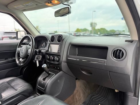 Used 2017 Jeep Patriot High Altitude AWD/4WD image 16