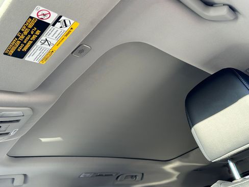 Used 2025 Toyota Highlander Platinum image 20