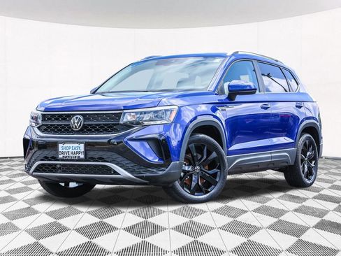 Used 2023 Volkswagen Taos SE w/ Panoramic Sunroof Package AWD/4WD image 2