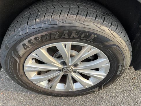 Used 2020 Volkswagen Tiguan S image 23