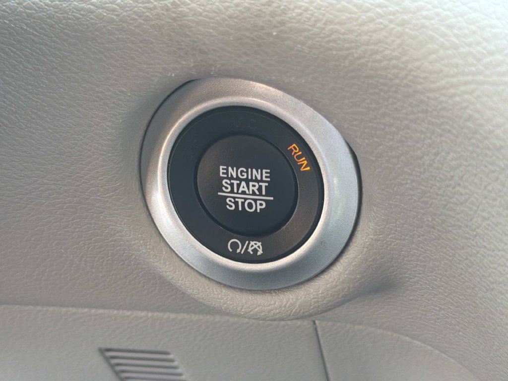 Used 2023 Chrysler Pacifica Touring-L FWD image 30