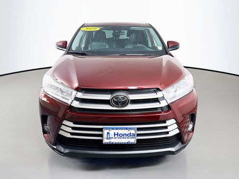Used 2019 Toyota Highlander Plus AWD/4WD image 2