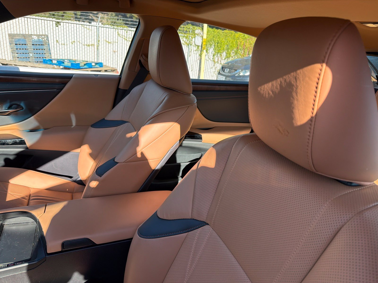 Used 2025 Lexus ES 300h w/ Accessory Package (Z1) FWD image 6