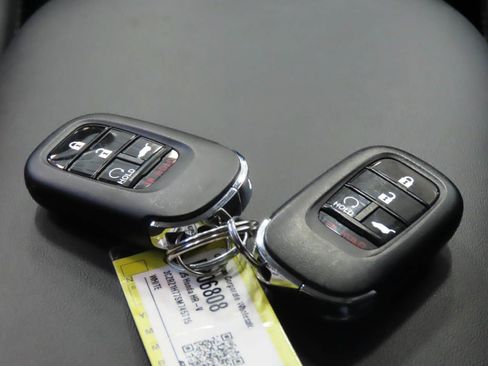 Used 2025 Honda HR-V EX-L image 18
