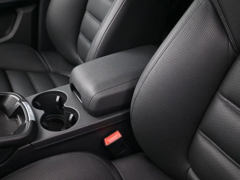 Certified 2026 Porsche Macan image 21