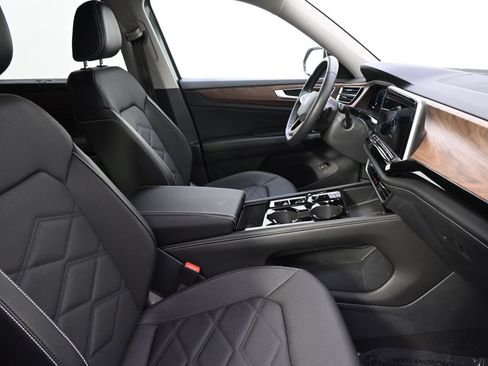 Used 2024 Volkswagen Atlas SE w/ Black Wheel Package AWD/4WD image 16