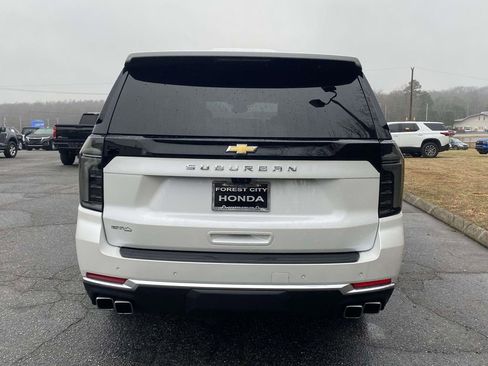 Used 2025 Chevrolet Suburban High Country image 4