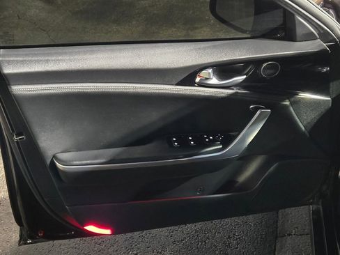 Used 2019 Kia Stinger image 14