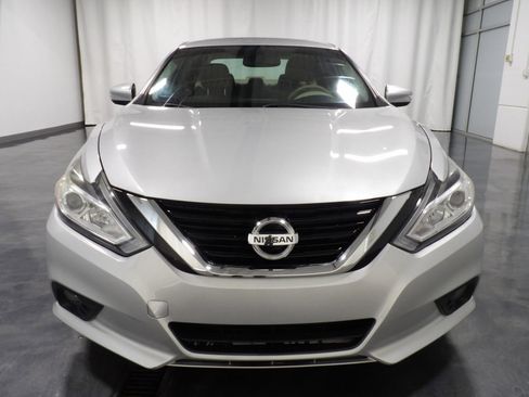 Used 2017 Nissan Altima 2.5 SL w/ Moonroof Package image 2