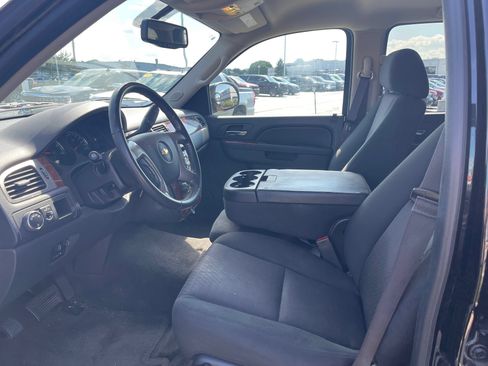 Used 2014 Chevrolet Suburban LS RWD image 11