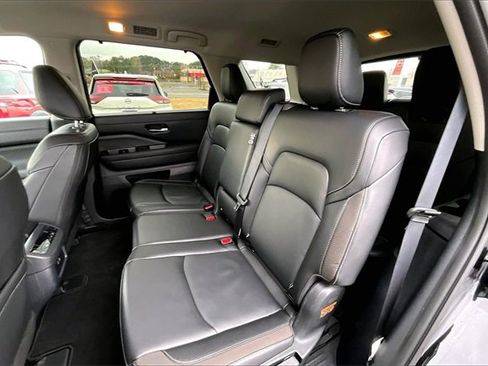 Certified 2025 Nissan Pathfinder SL image 19