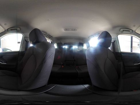 Used 2025 Toyota Highlander LE FWD image 44