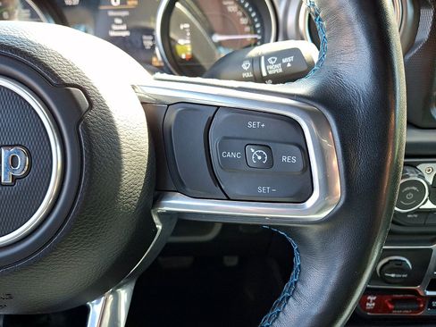 Used 2023 Jeep Wrangler Unlimited Rubicon 4xe w/ Cold Weather Group AWD/4WD image 18