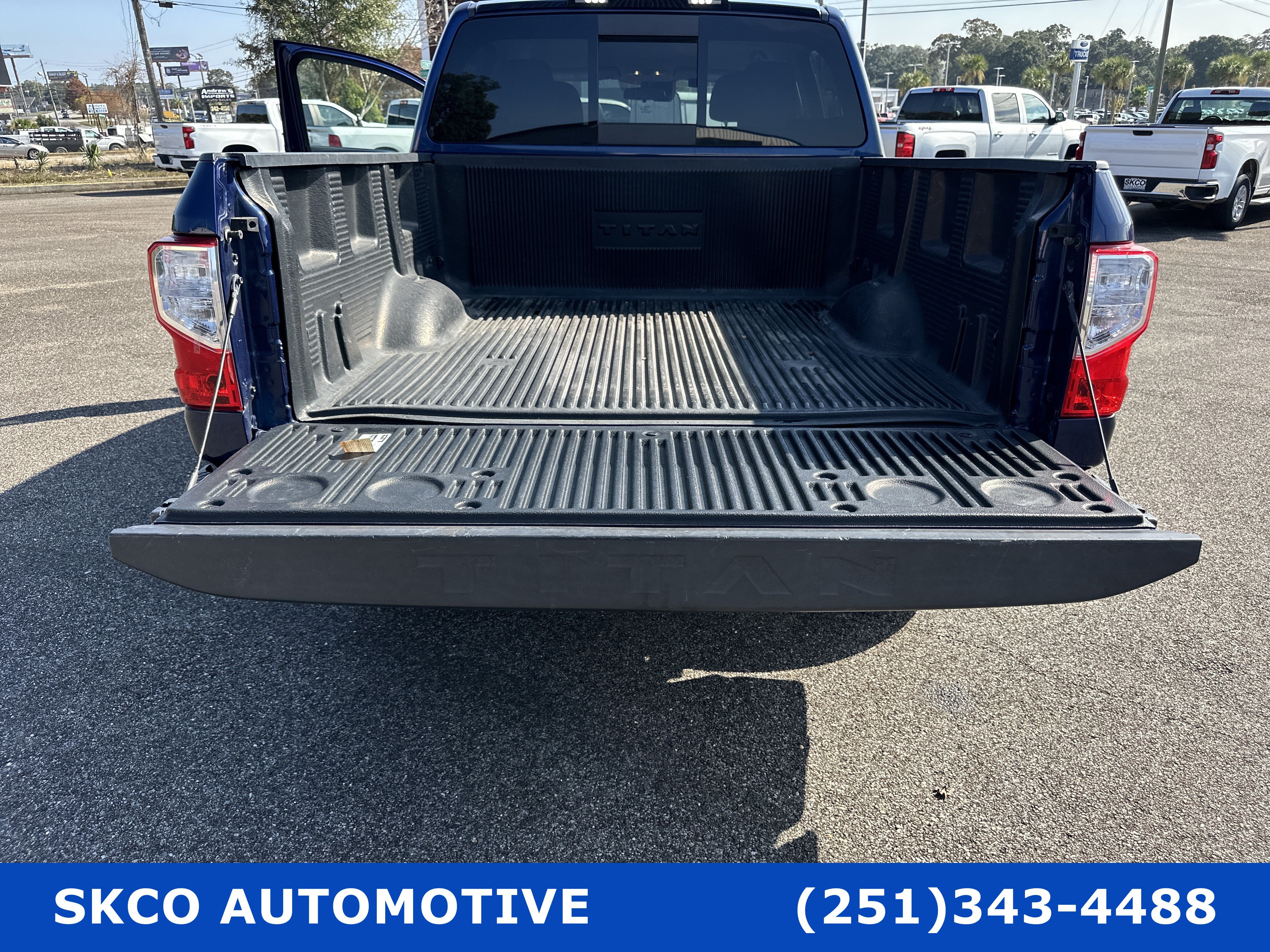 Used 2022 Nissan Titan SV RWD image 21