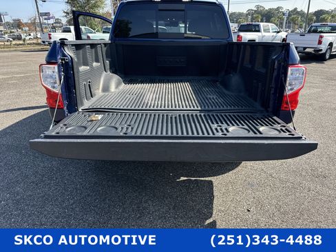 Used 2022 Nissan Titan SV image 21