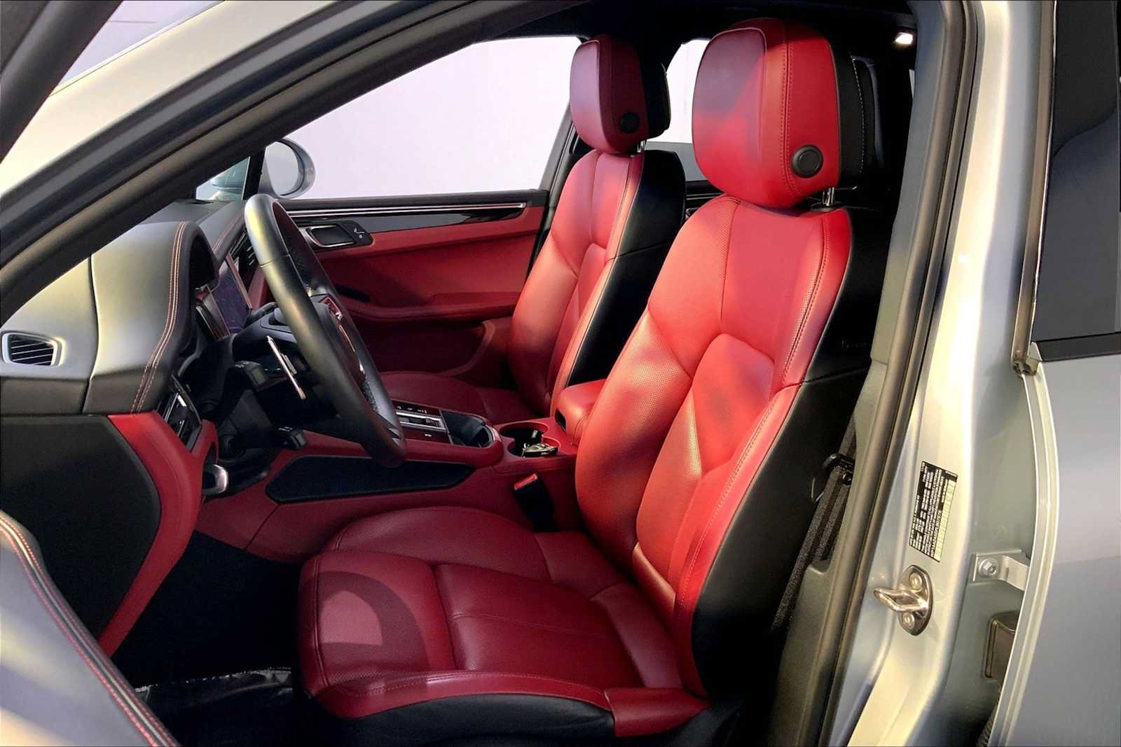 Certified 2023 Porsche Macan AWD/4WD image 5