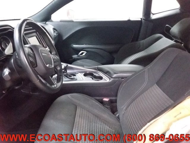 Used 2016 Dodge Challenger SXT RWD image 10