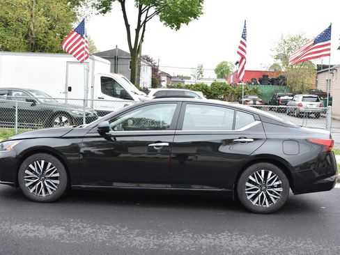 Used 2025 Nissan Altima 2.5 SV FWD image 9