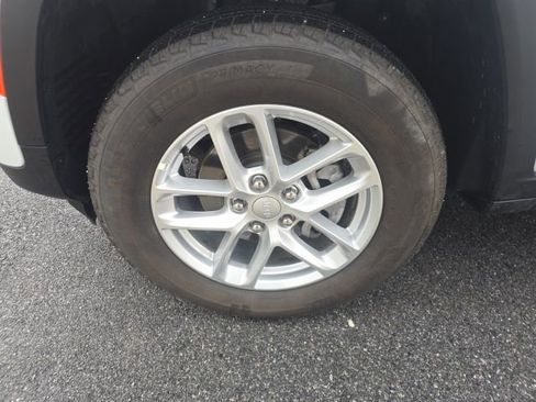 Certified 2024 Jeep Grand Cherokee Laredo X w/ Luxury Tech Group I image 8