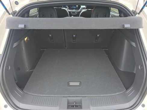 New 2026 Chevrolet Trax RS w/ Sunroof Package FWD image 19