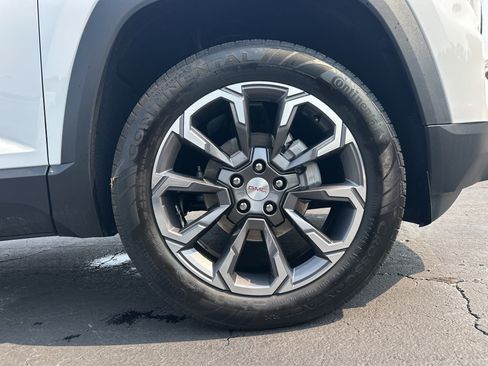Used 2025 GMC Terrain Elevation w/ Elevation Premium Package FWD image 13