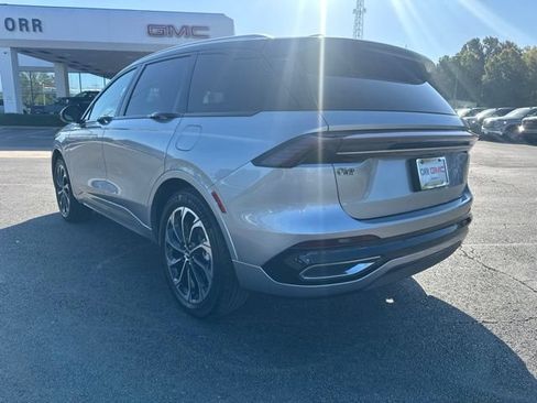 Used 2025 Lincoln Nautilus Reserve AWD/4WD image 2