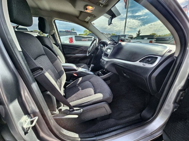 Used 2017 Dodge Journey SXT w/ Comfort/Convenience Group FWD image 28