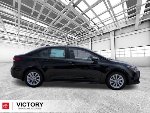 Used 2026 Toyota Corolla LE w/ LE Premium Package FWD image 2