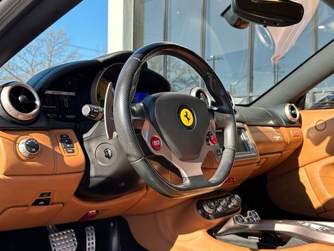 Used 2010 Ferrari California image 2