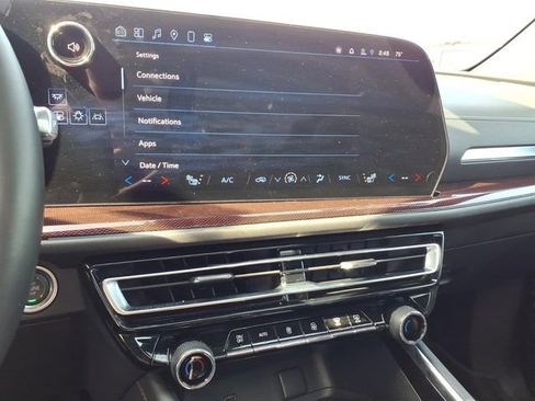 Used 2024 Chevrolet Traverse Z71 w/ Enhanced Driving Package image 13