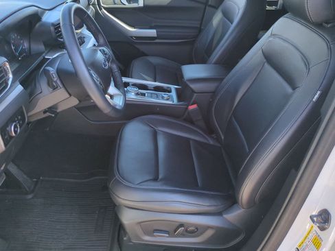 Used 2023 Ford Explorer XLT w/ Equipment Group 202A AWD/4WD image 16