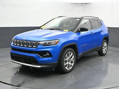 Used 2025 Jeep Compass Limited AWD/4WD image 7