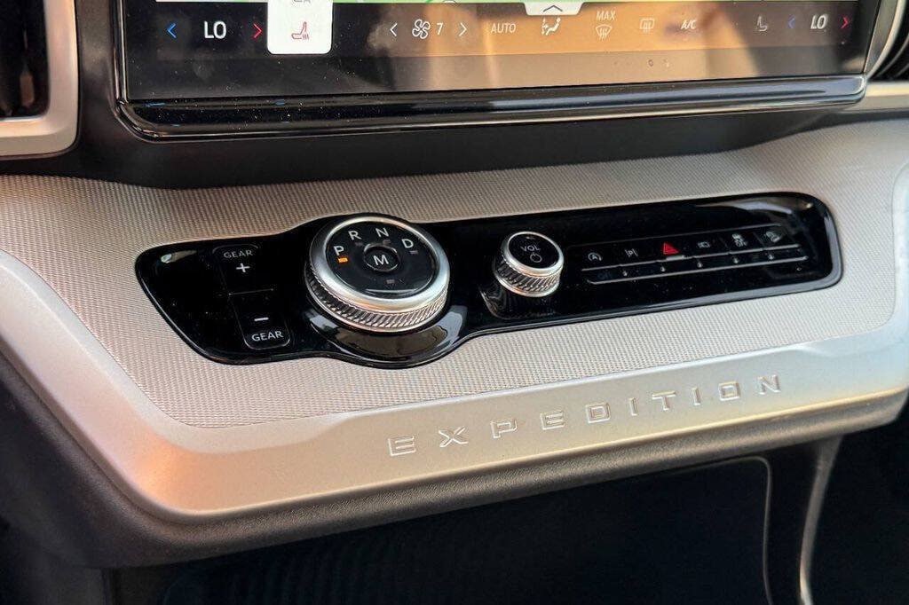 Used 2025 Ford Expedition Active AWD/4WD image 34