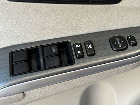 Used 2014 Toyota Camry XLE w/ Leather Package FWD image 13