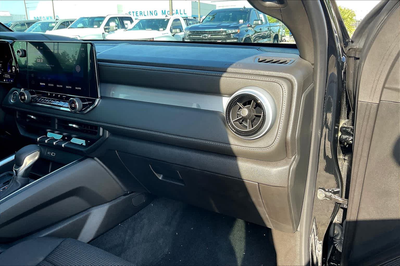 Used 2024 Chevrolet Colorado LT w/ LT Convenience Package RWD image 18