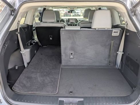 Used 2022 Toyota Highlander XLE image 30
