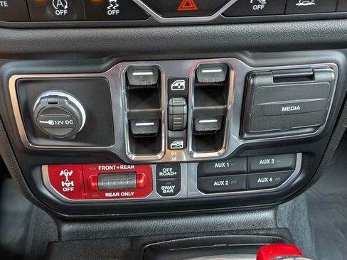 Used 2024 Jeep Gladiator Rubicon w/ Safety Group AWD/4WD image 25