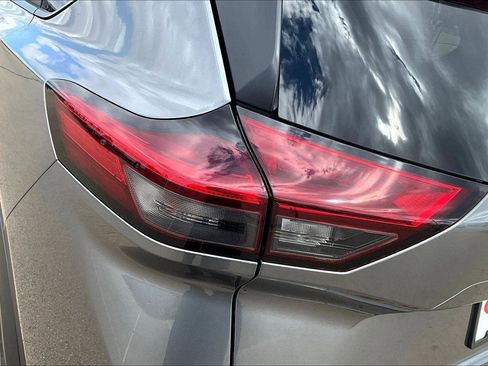 Used 2024 Nissan Rogue SV AWD/4WD image 31