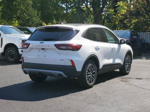 New 2025 Ford Escape SE w/ PHEV Premium Package image 3