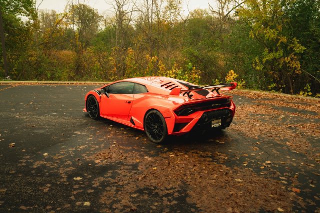 Used 2022 Lamborghini Huracan STO RWD image 39