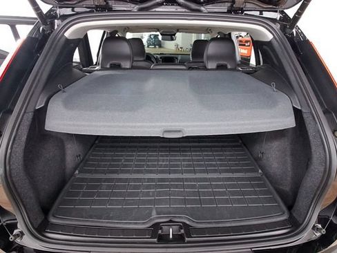 Certified 2026 Volvo XC40 B5 Plus AWD/4WD image 23