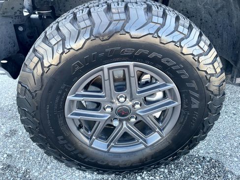 Used 2025 Jeep Wrangler Sport AWD/4WD image 6